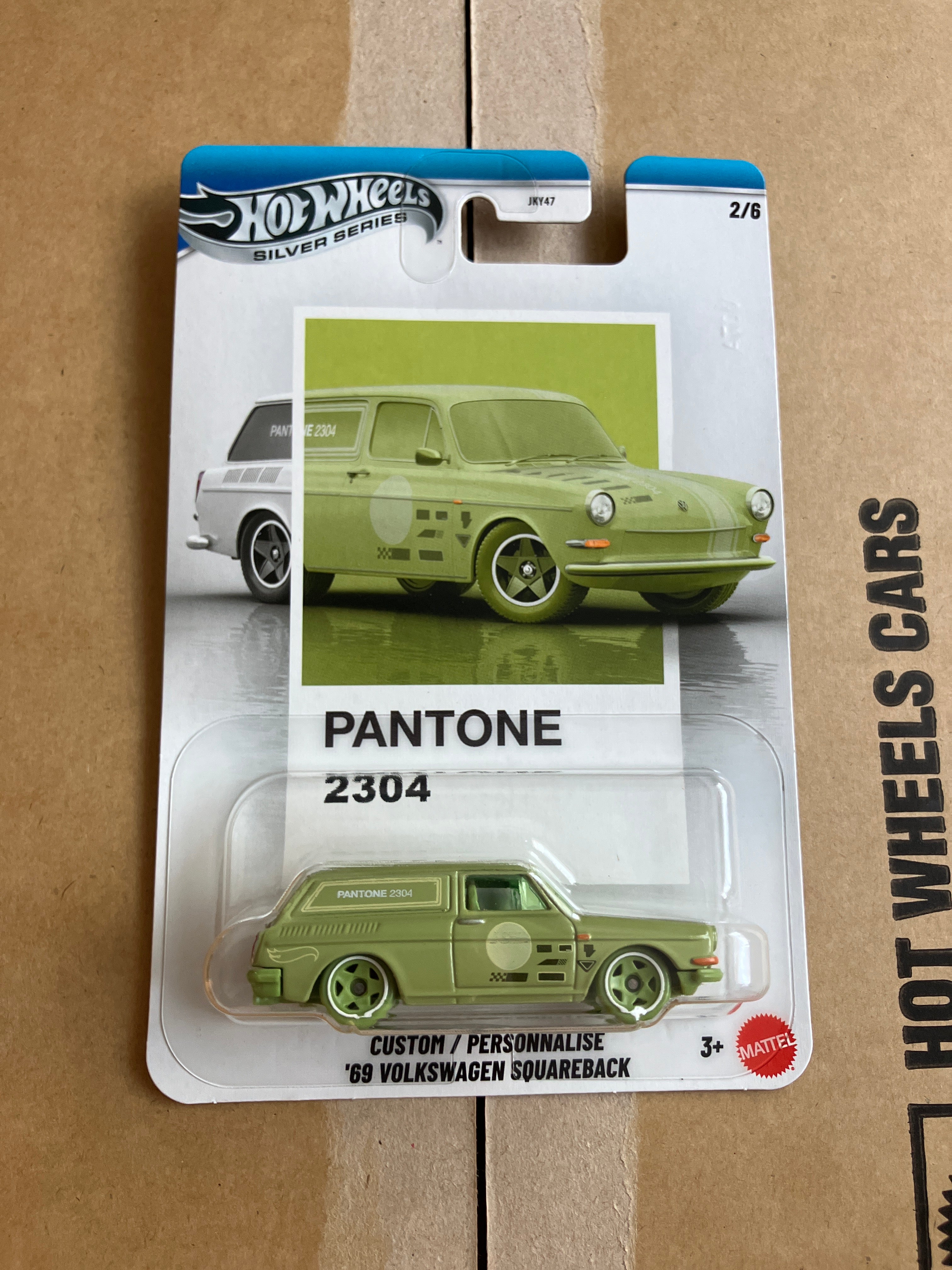 Hot Wheels 2026 - Custom ‘69 Volkswagen Squareback - Pantone