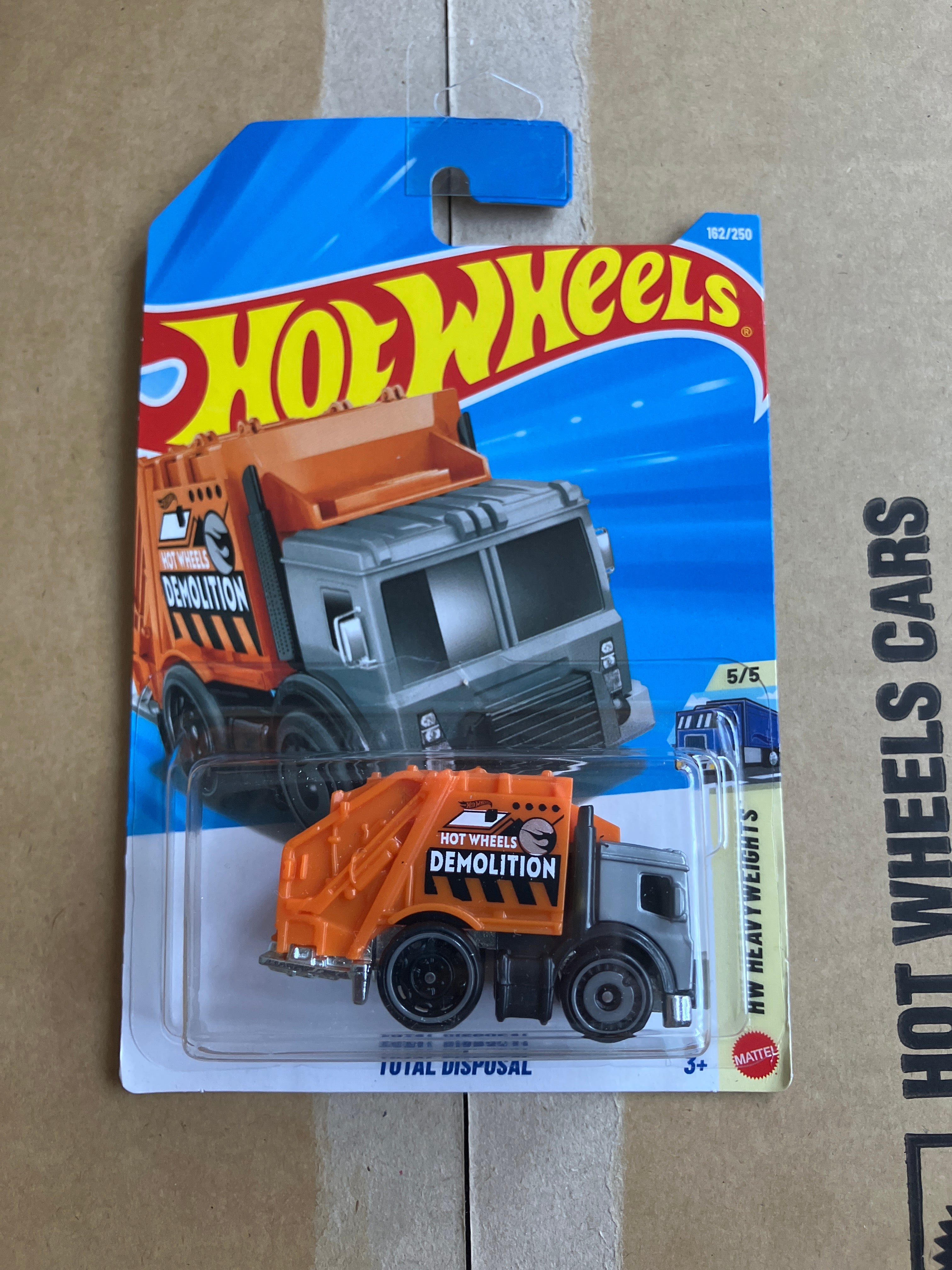 Hot Wheels 2026 - Total Disposal [Treasure Hunt] - HW Heavyweights